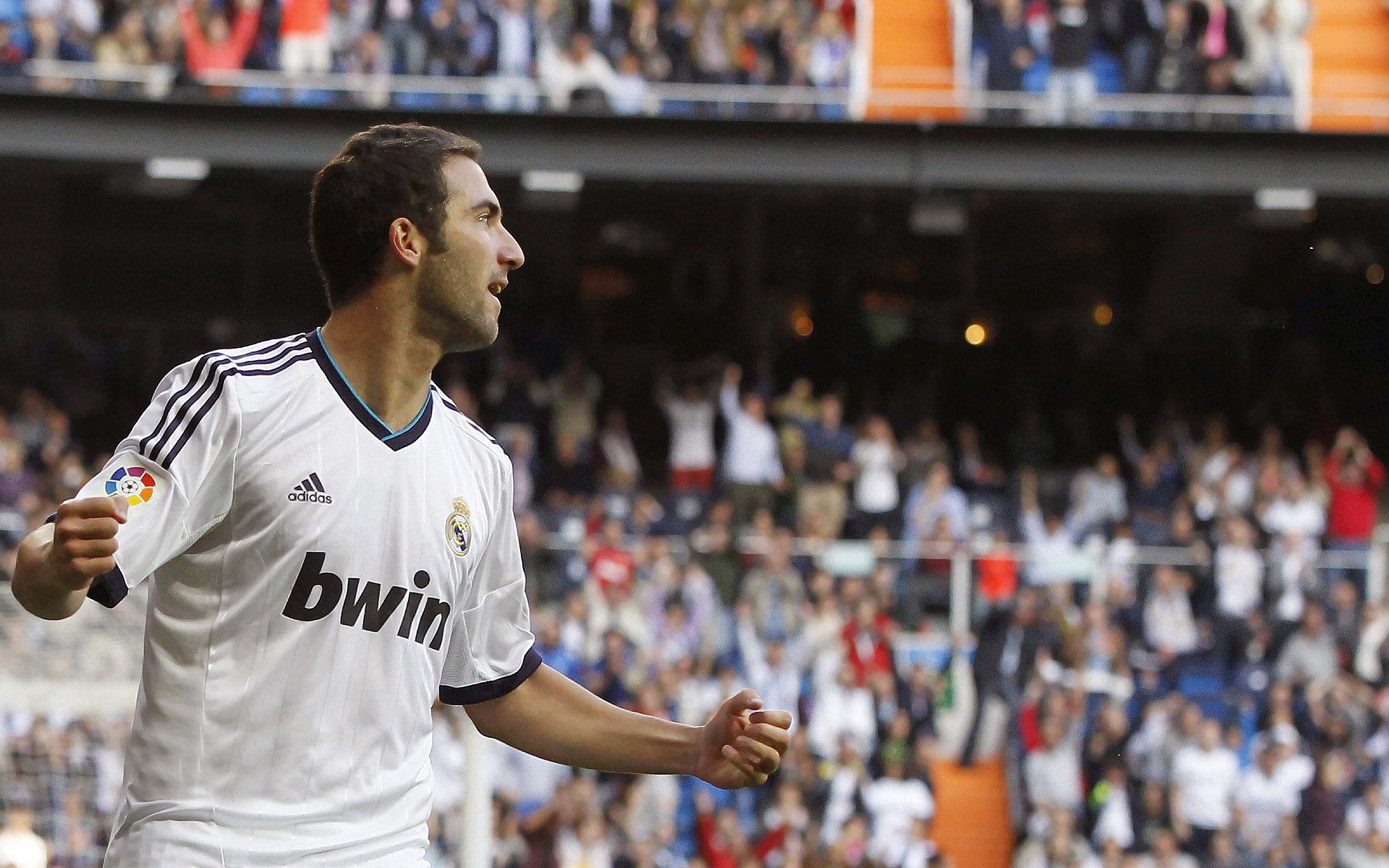 世界杯足球赛激烈角逐，世界杯足球比赛视频